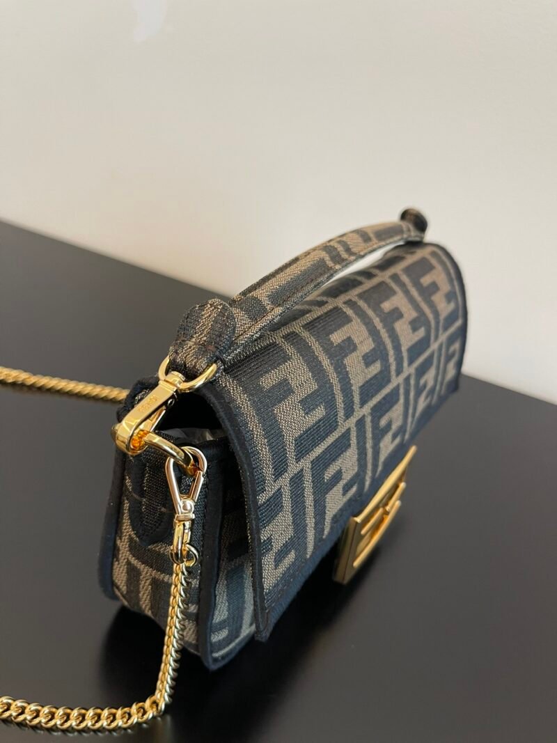 FendI Small Baguette Bag-20x15x9CM
