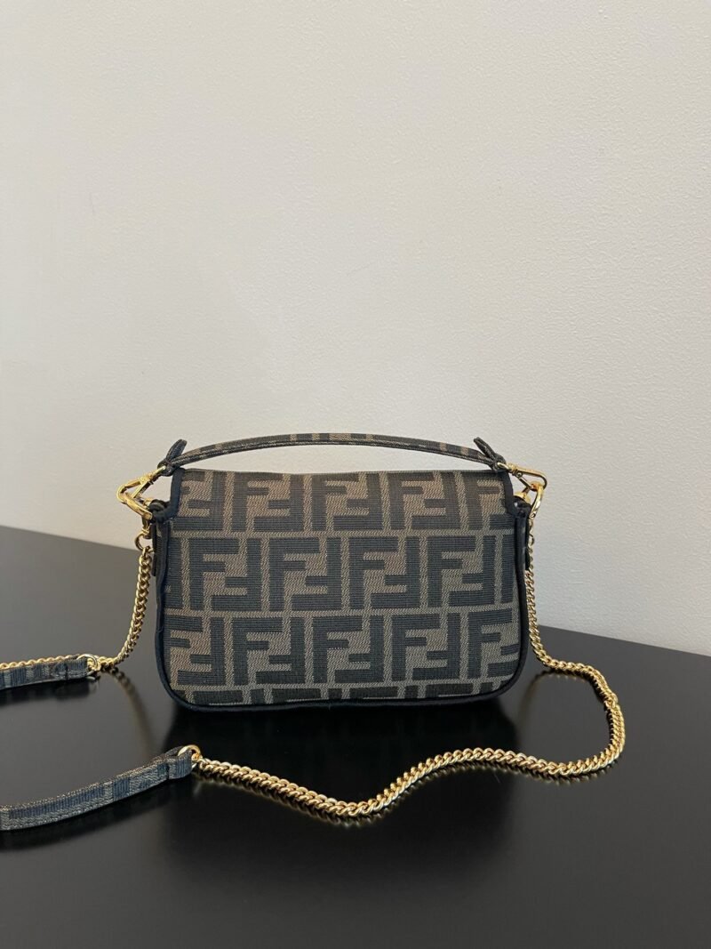 FendI Small Baguette Bag-20x15x9CM