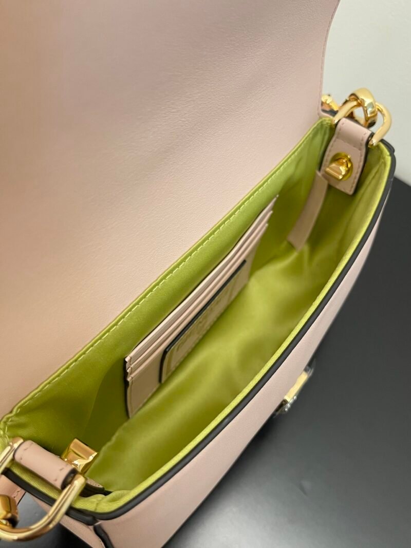 FendI Small Baguette Bag-20x15x9CM