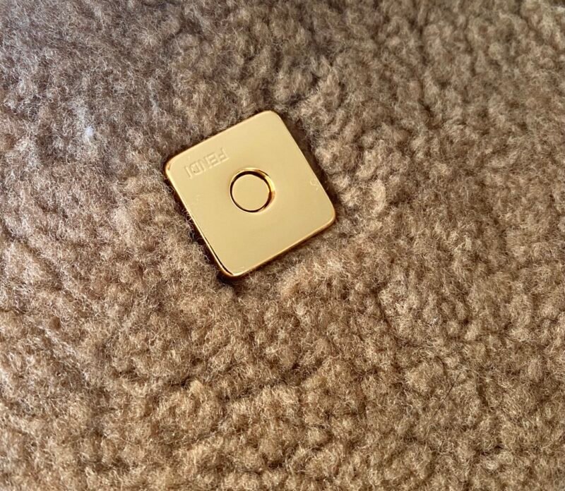 FendI Medium Baguette Bag-27×6×15CM