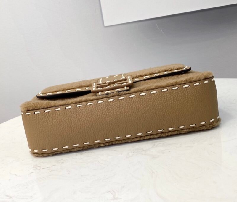 FendI Medium Baguette Bag-27×6×15CM