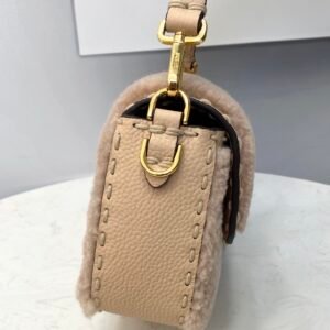 rer-0322247_1_.jpg FendI Medium Baguette Bag-27×6×15CM