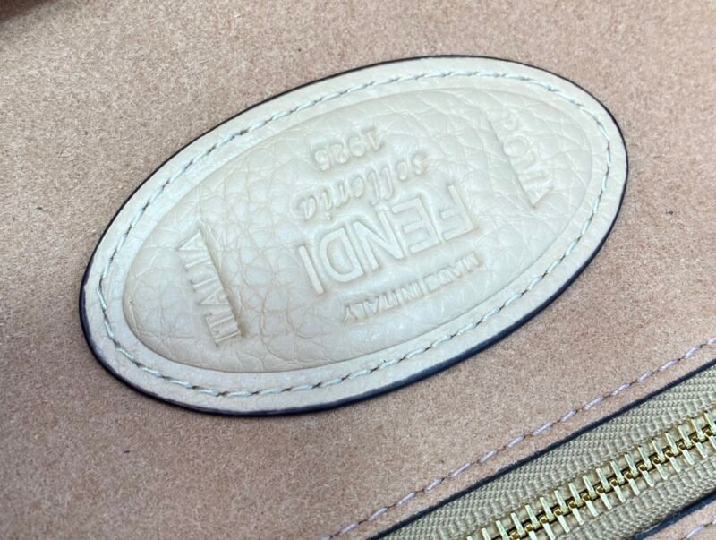 rer-0322247_8_.jpg FendI Medium Baguette Bag-27×6×15CM