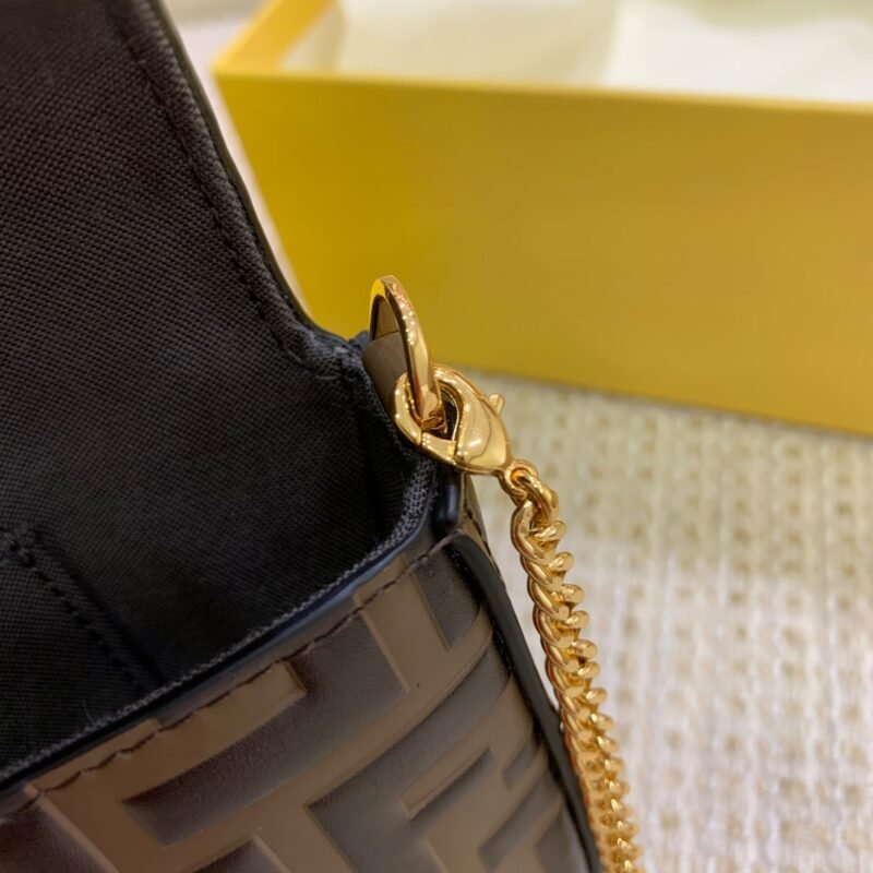 FendI Chian Bag-22x12x3CM
