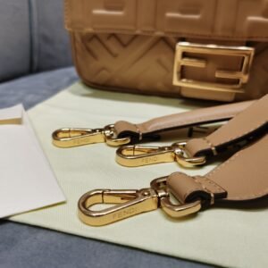 rer-054345ewrew_6_.jpg FendI Medium Baguette Bag-26x15x4CM