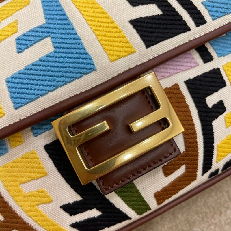Fendi Medium Baguette Bag-26x15x4CM