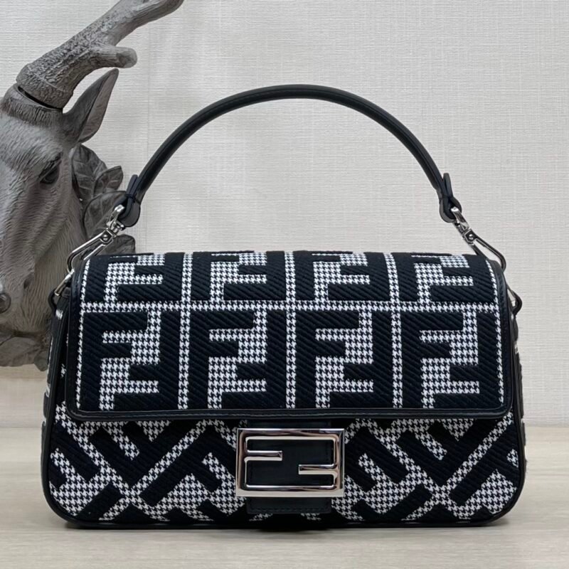 FendI Baguette Bag-27*15*11CM