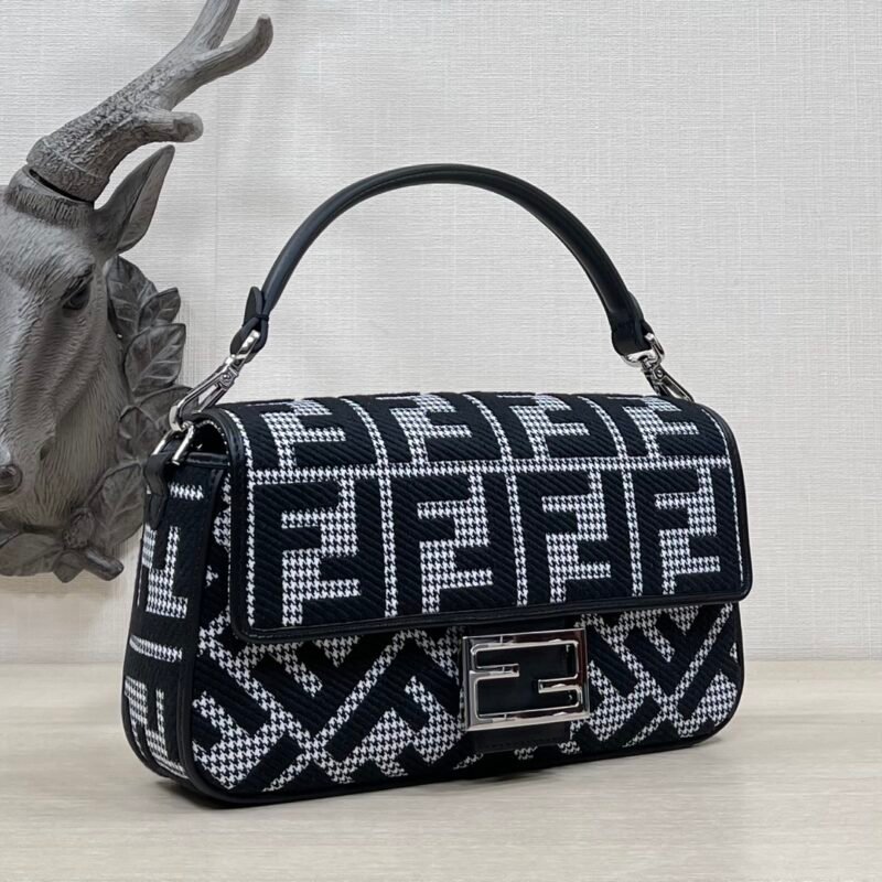 FendI Baguette Bag-27*15*11CM