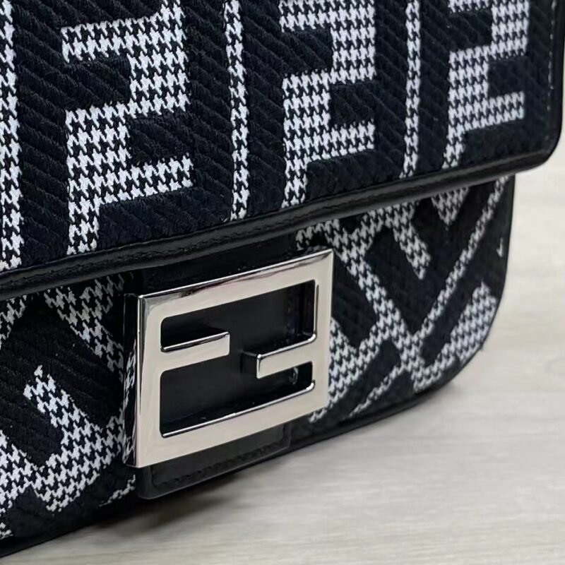 FendI Baguette Bag-27*15*11CM