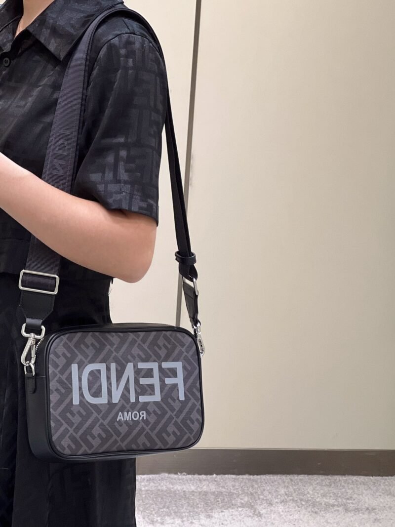 FendI Camera Bag-23.5x5x16CM