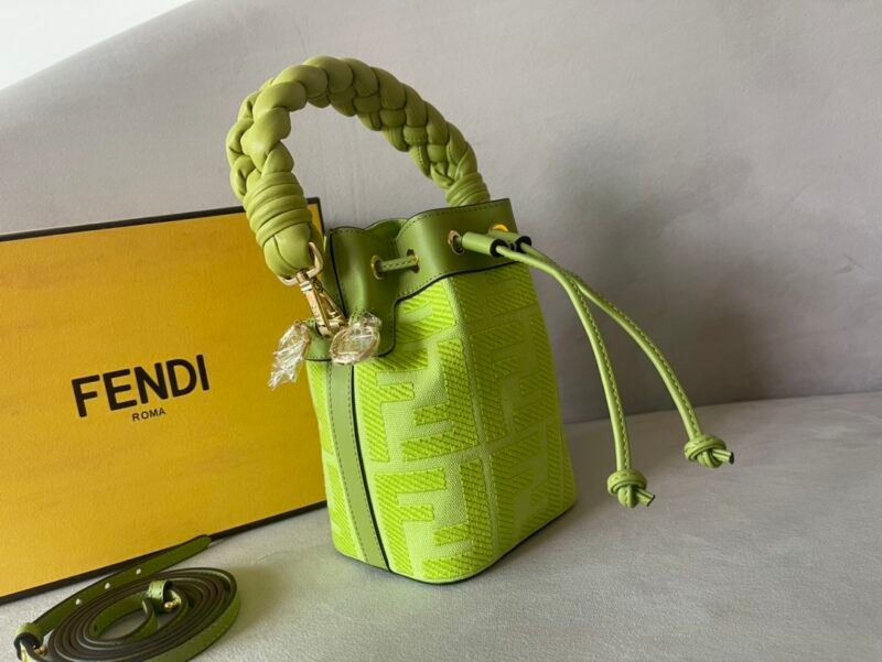 wsxc1680181078685_2.jpg Fendi Mini Mon Tresor Bag -12x18x10CM