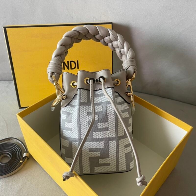 Fendi Mini Mon Tresor Bag -12x18x10CM