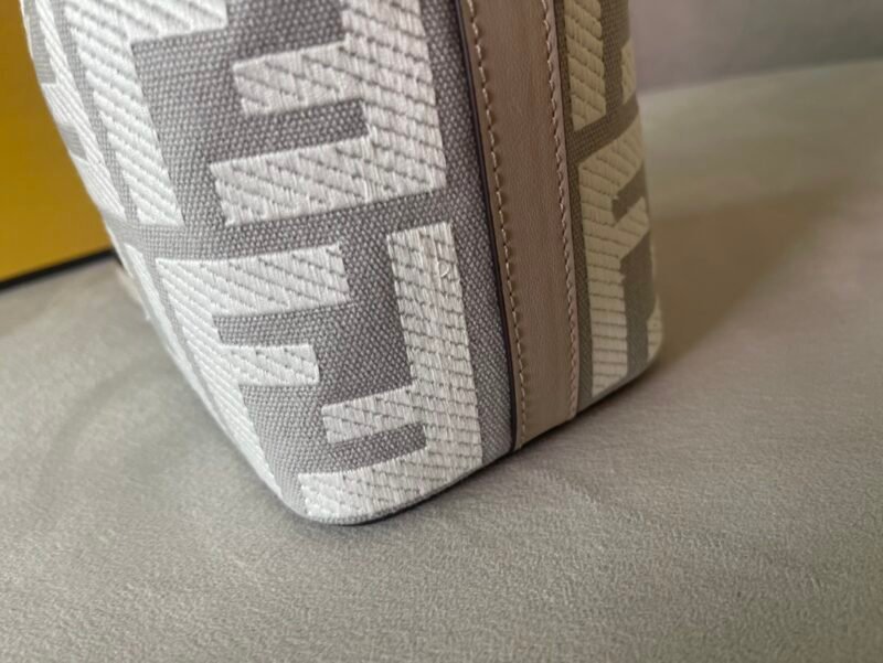 Fendi Mini Mon Tresor Bag -12x18x10CM