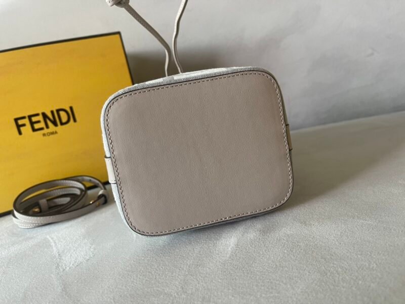Fendi Mini Mon Tresor Bag -12x18x10CM