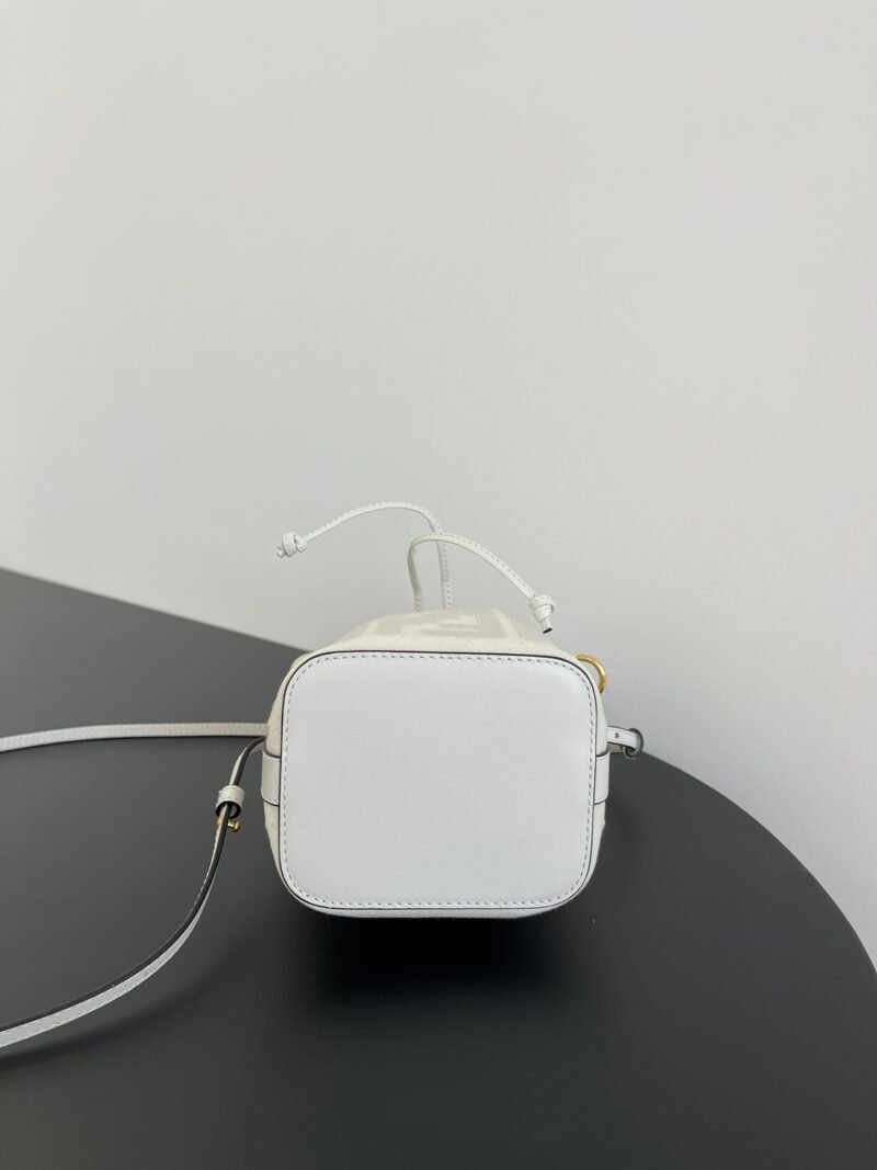 wsxc1687268900830_7.jpg Fendi Mini Mon Tresor Bag -12x18x10CM