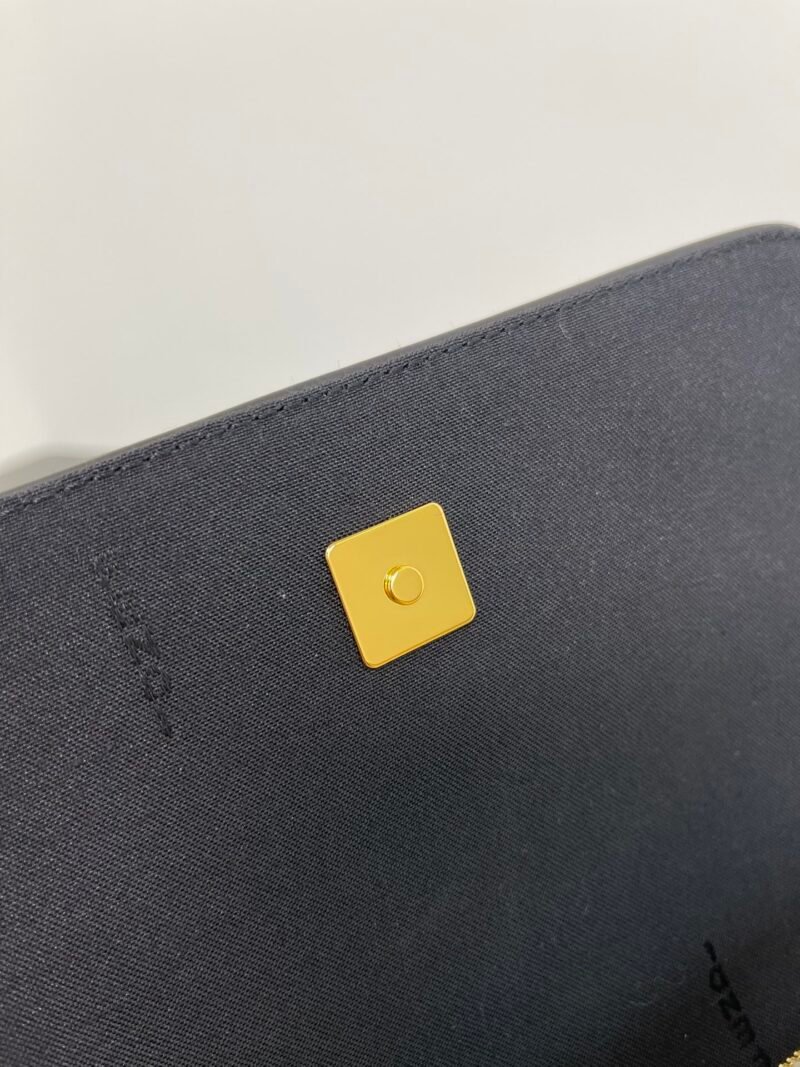 Fendi Wallet On Chain Bag-22x5x11CM