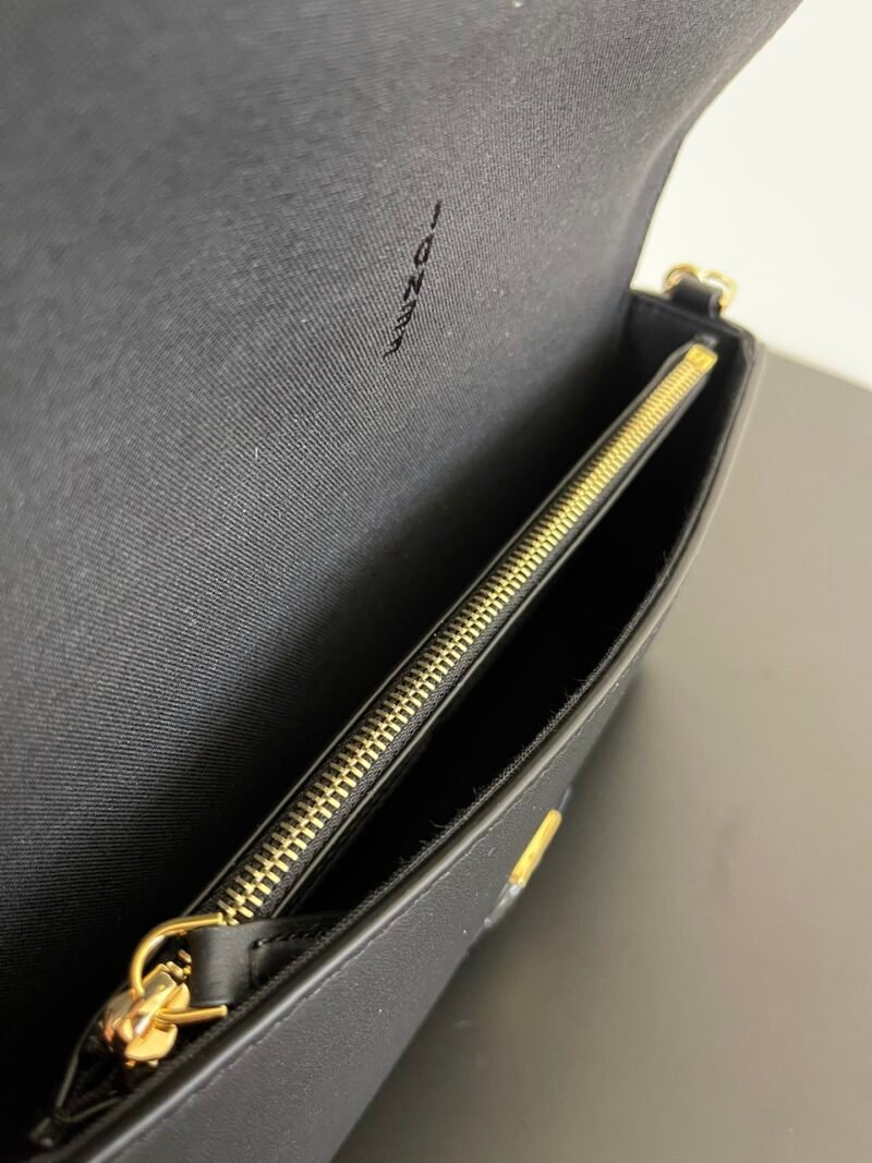 Fendi Wallet On Chain Bag-22x5x11CM