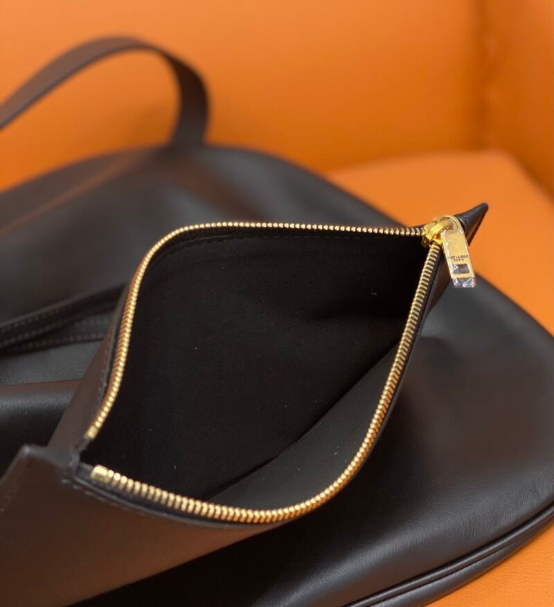 wsxc1695677027700_5.jpg YSL Hobo Bag-33×28×2.5CM