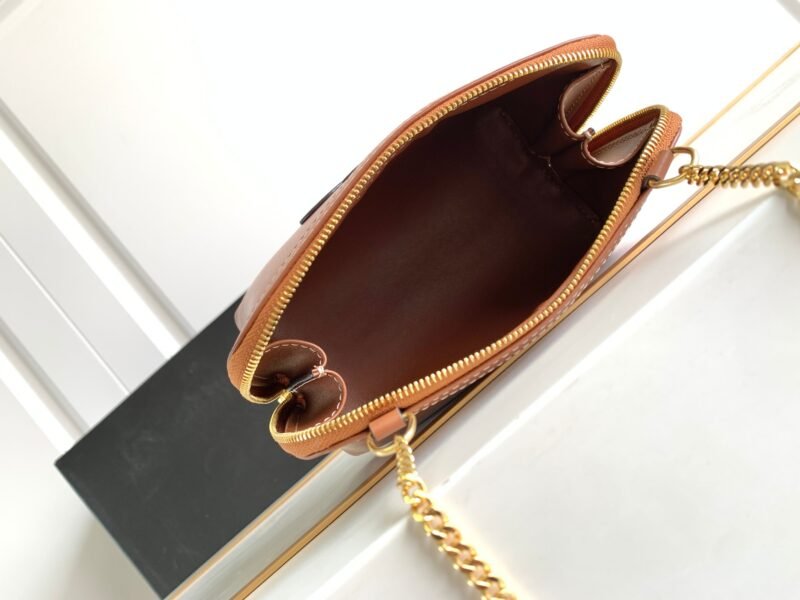 ww756533utyterytre_8_.jpg Celin Triomphe Shell Bag-16 X 11X 8CM