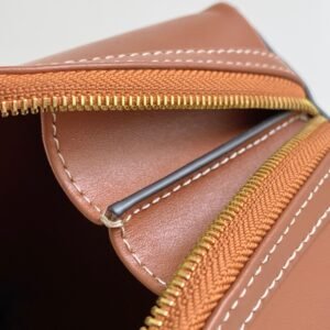 ww756533utyterytre_9_.jpg Celin Triomphe Shell Bag-16 X 11X 8CM