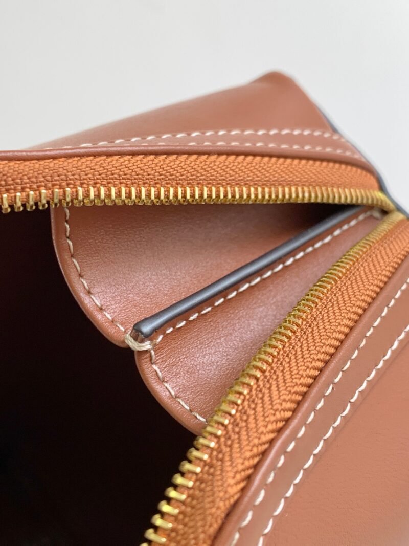 ww756533utyterytre_9_.jpg Celin Triomphe Shell Bag-16 X 11X 8CM